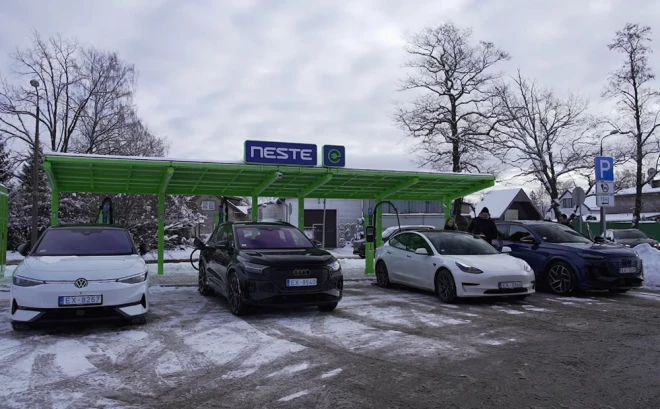 Izmantojot Easy Charge, var redzēt, ar kādu jaudu notiek uzlāde, kādas ir uzlādes cenas, attālināti apturēt uzlādi un saņemt elektronisku čeku.
