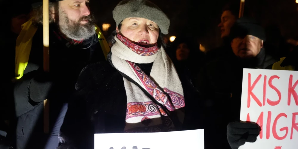 Лиана Ланга борется с мигрантами.