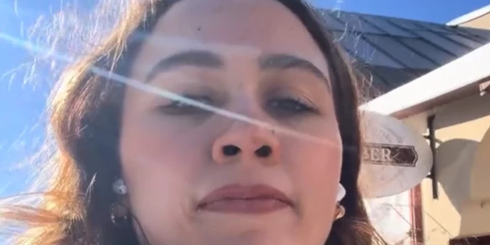 Publicētajā video Rebeka bija redzama bez ierastās musulmaņu galvassegas.