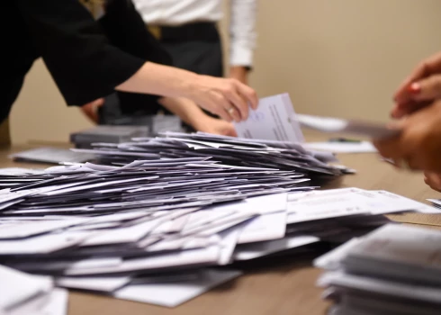 CVK domā aicināt lēmumu par manuālu balsu skaitīšanu vēlēšanās pieņemt Saeimai. 