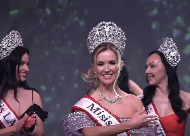 Par titulu skaistumkonkursā sacentās 14 skaistules - 13 latvietes un ukrainiete.