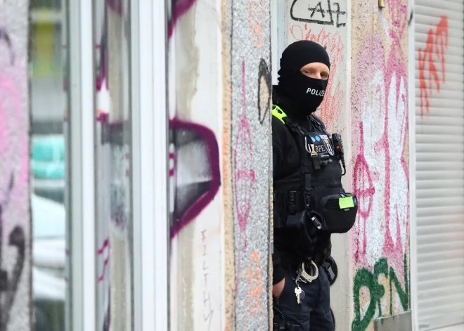 Vācijas policija veikusi kratīšanas adresēs, kas saistītas ar kreisajiem ekstrēmistiem