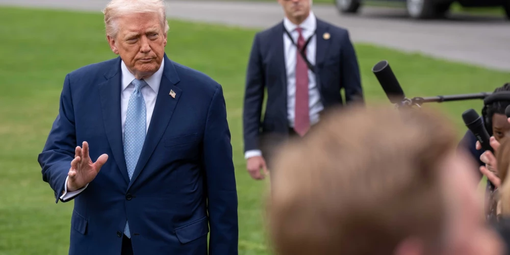 Cenu kāpums sit pa Trampa reitingiem.