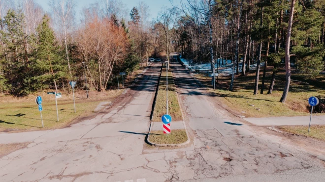 В Адажи на улице Яункулу начинается большой проект с новыми сетями, светом и дорожками.