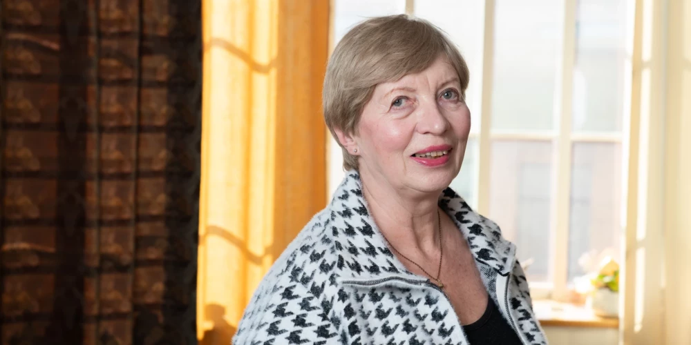 Kārina Pētersone (dzimusi 1954. gada 19. septembrī, Rīgā) ir Latvijas politiķe, bijusī kultūras ministre un īpašu uzdevumu ministre sabiedrības integrācijas lietās, kā arī 7. Saeimas un 9. Saeimas deputāte, vadījusi Latvijas institūtu, bijusi Saeimas ģenerālsekretāre.