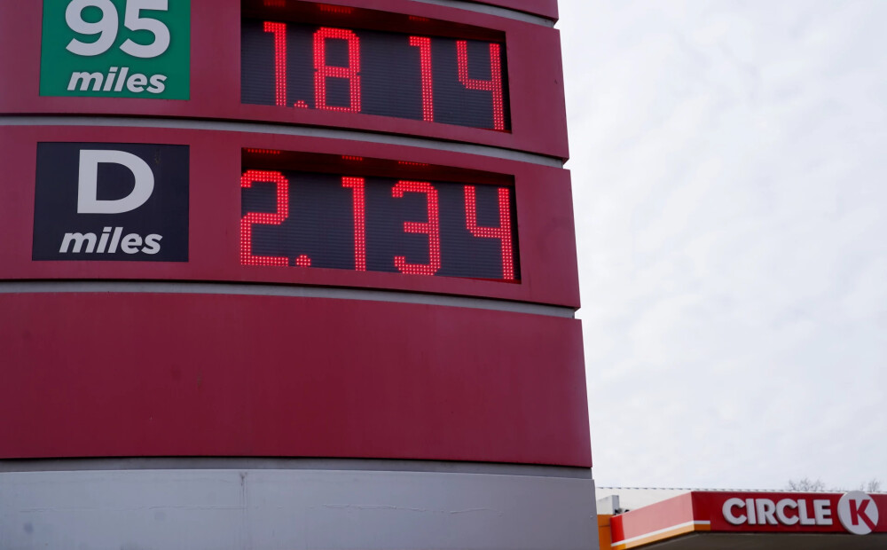 Degvielas vidējā cena turpina pieaugt: dīzelis dažviet jau pārsniedz 2 eiro litrā