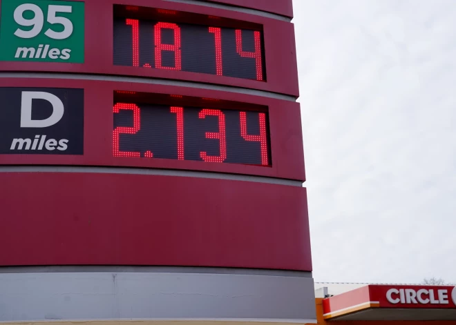 Degvielas vidējā cena turpina pieaugt: dīzelis dažviet jau pārsniedz 2 eiro litrā