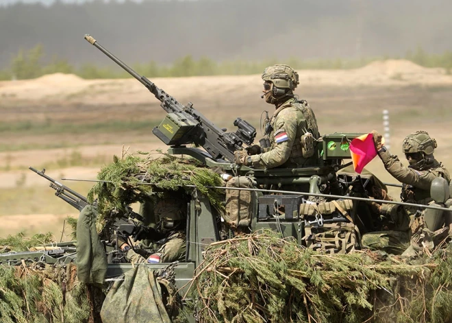 Nīderlande būs pirmā NATO valsts, kas ieviesīs dronu vienības visās armijas kaujas vienībās