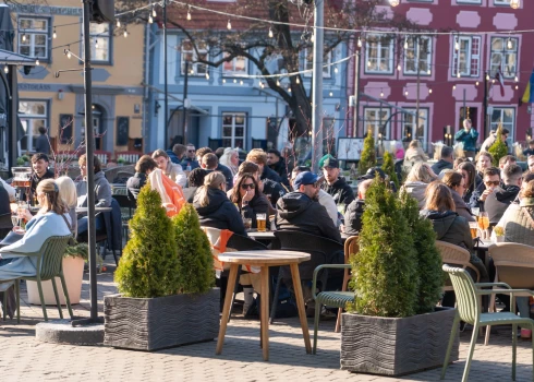 Par samazinātu PVN ēdināšanai sola lemt tikai pēc precīziem aprēķiniem.