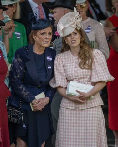 Sāra Fērgusone un princese Beatrise Aksotā 2025. gadā.