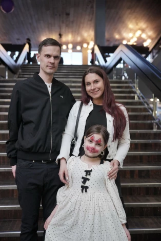 Radio moderatore Sanda Dejus, viņas vīrs vides aktīvists Raivis Dejus un meita Dārta.