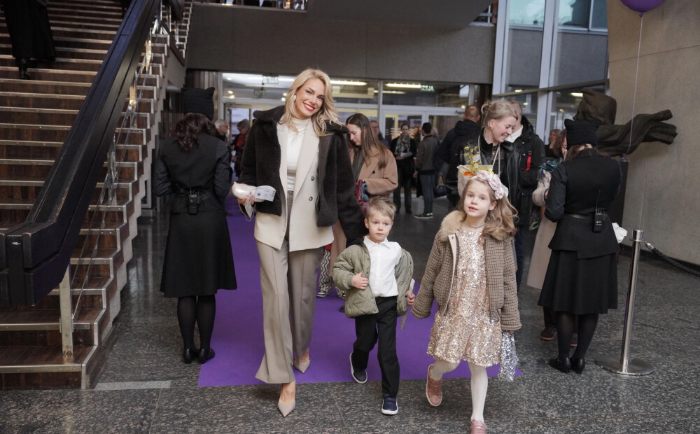 Visi bariņā! Aivis un Lelde Ceriņi šķīrušies, bet ar bērniem kultūru bauda kopā