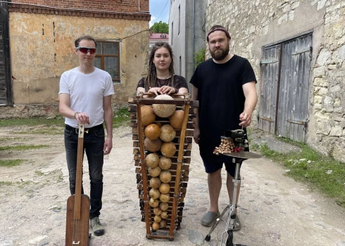 “Nielslens Lielsliens” mūziķi (publicitātes foto)