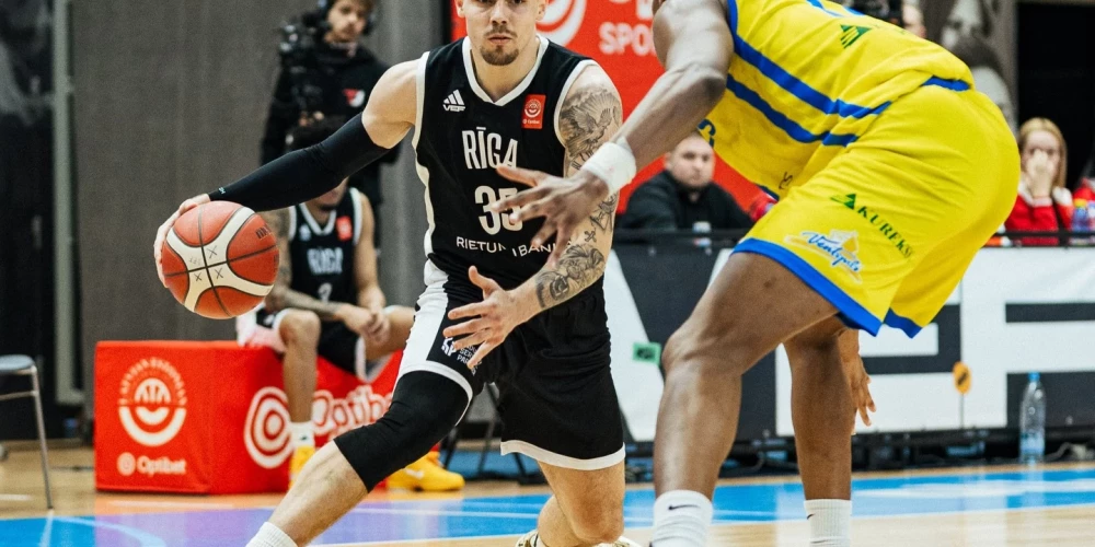 Pirmajā spēlē rīdzinieki uzvarēja ar 77:54, bet otrajā mačā ventspilnieki revanšējās ar 72:69, bet izšķirošajā spēlē rīdzinieki bija pārāki bez variantiem — 90:71 (foto: VEF Rīga / facebook)