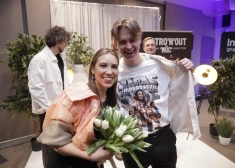 Grupas "Astro'n'out" mīļotāji pulcējas koncertfilmas "Mūc" prezentācijā. FOTO