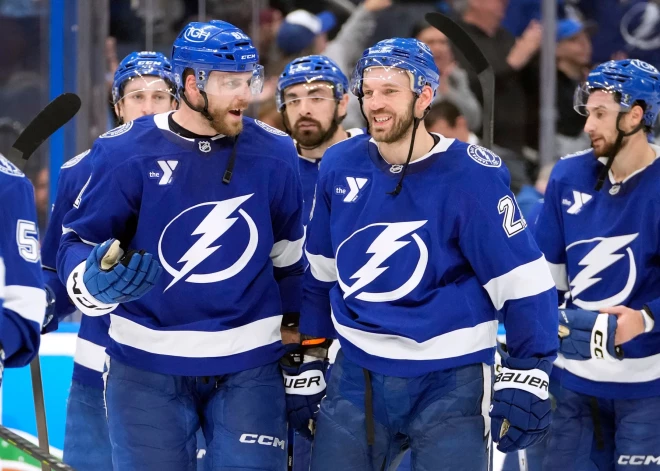 Latvijas hokejistiem NHL dažādas sekmes: uzvaras Girgensonam un Merzļikina komandai, Šilovam zaudējums