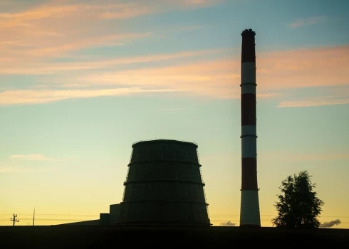 Igaunijā no Krievijas ielidojis drons ietriecies elektrostacijas skurstenī.