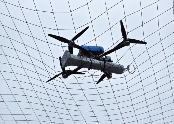 В Эстонии дрон, прилетевший со стороны России, попал в трубу электростанции