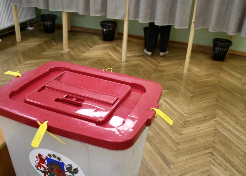 Saeimas komisija atbalsta manuālu balsu skaitīšanu rudenī gaidāmajās vēlēšanās.