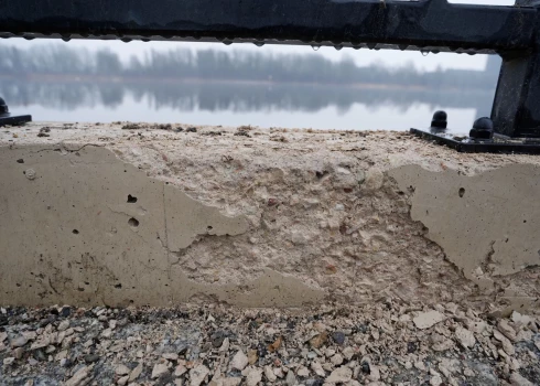 Разрушающийся бетон на променаде Мукусалас превратил стройку в разбор полетов.