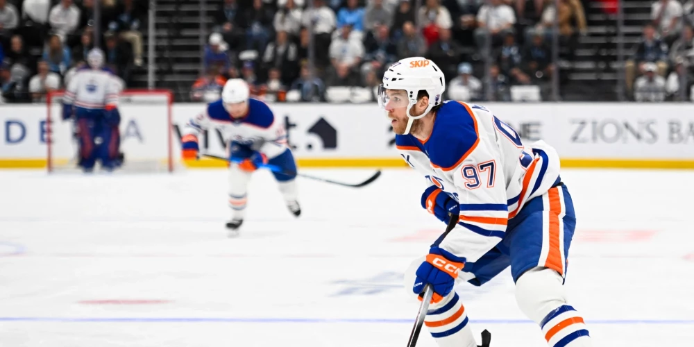 Konors Makdeivids starp NHL visu laiku rezultatīvākajiem.