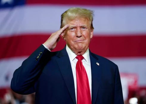 Дональд Трамп пообещал американцам дешевые лекарства. Расплачиваться за это придется нам.