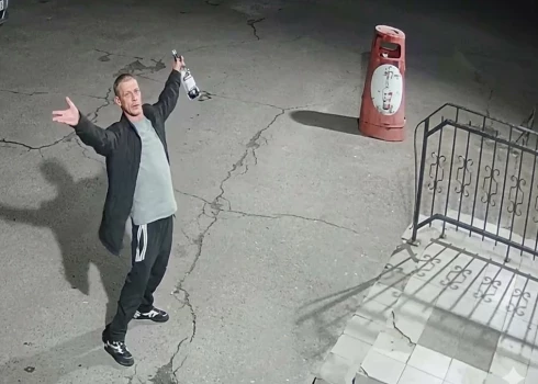 Valsts policija skaidro attēlā redzamā vīrieša identitāti.