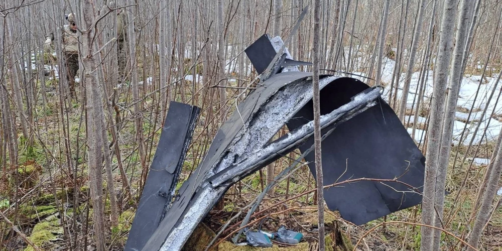 Госполиция расследует падение украинского дрона в Латгале после его вторжения в воздушное пространство Латвии.