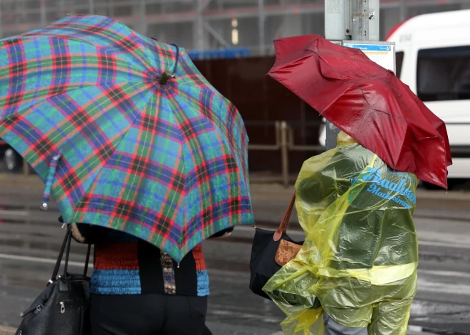 В четверг в Латвии ожидается неустойчивая погода с дождями и сильным ветром
