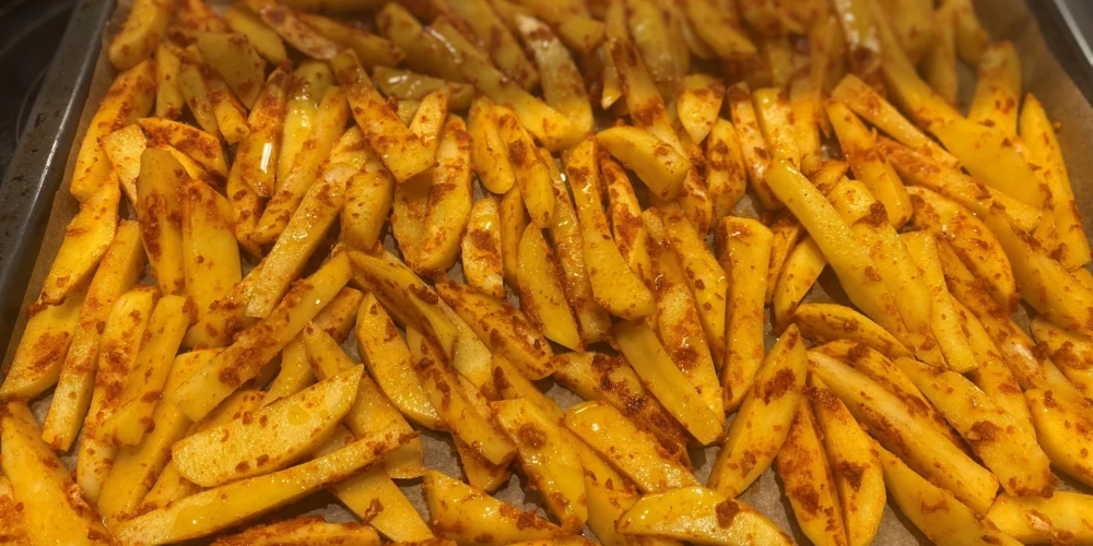 Mērcētie frī kartupeļi sanāk īpaši kraukšķīgi. 