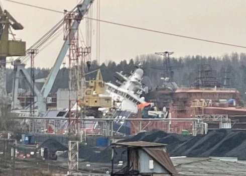 Uzbrukumā Viborgas kuģu būvētavā cietušais patrulēšanas ledlauzis "Purga".