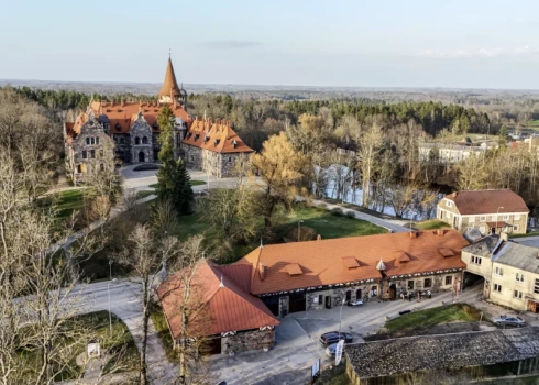 Skats uz Cesvaines pils apkaimi (foto: visitmadona.lv)