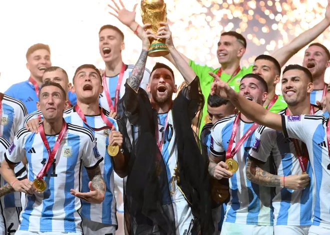 Negodīgi izmanto monopolu. Futbola fani Eiropas Komisijā iesnieguši sūdzību pret FIFA