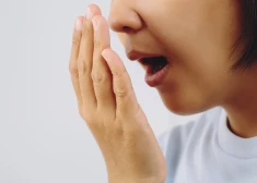 Названы 5 причин неприятного запаха изо рта, о которых многие даже не задумываются