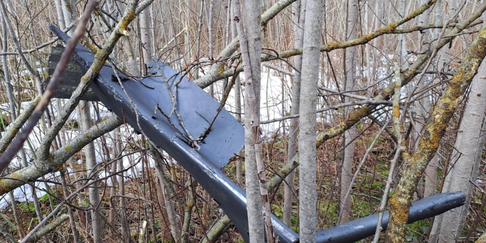 Krāslavas novadā nokritušā bezpilota lidaparāta atlūzas.