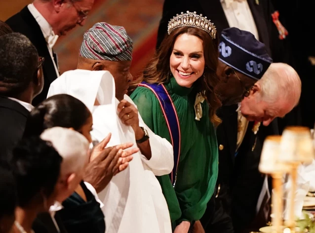 Velsas princese Ketrīna valsts banketā Vidzoras pilī, kas rīkots par godu Nigērijas prezidenta un viņa kundzes vizītei.