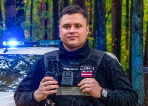 Rīgas pašvaldības policijas Vidzemes pārvaldes inspektors Kristiāns Sutra.