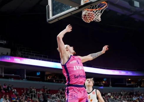 "Rīgas zeļļi" papildlaikā zaudēja ar rezultātu 100:102.