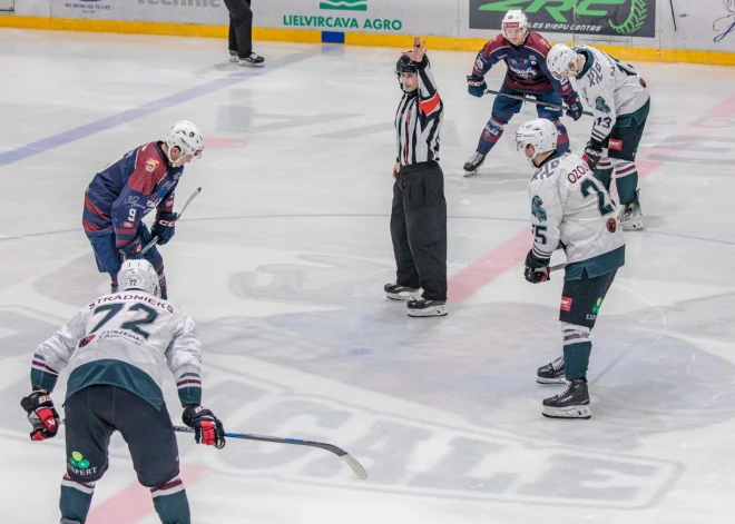 Liepājas hokejisti izbraukumā pārliecinoši pieveic jelgavniekus un izlīdzina rezultātu pusfināla sērijā