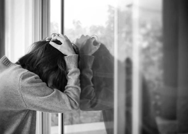 Viņš pārdeva māju, kurā dzīvo viņa bijusī sieva ar bērniem. To iegādājas 13 gadus veca pusaudze 