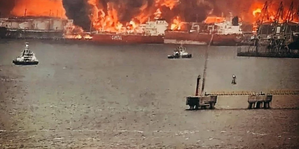 Ugunsgrēks ir pārņēmis ievērojamu ostas infrastruktūras daļu, tostarp tankkuģu piestātnes zonu un degvielas uzglabāšanas iekārtas.