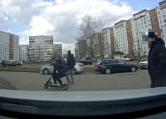 VIDEO: iereibis jaunietis Mežciemā izlemj bēgt no likumsargiem uz elektroskrejriteņa. Tā nebija laba ideja