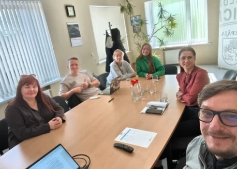 Sanāksmē tika noteiktas iepirkumu prasības un uzsvērta jauniešu līdzdalība visās aktivitātēs.