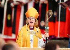 Pirmo reizi par Kenterberijas arhibīskapi kļūst sieviete. Svētku dievkalpojumā nepiedalās anglikāņu Baznīcas galva - karalis Čārlzs III. FOTO. VIDEO