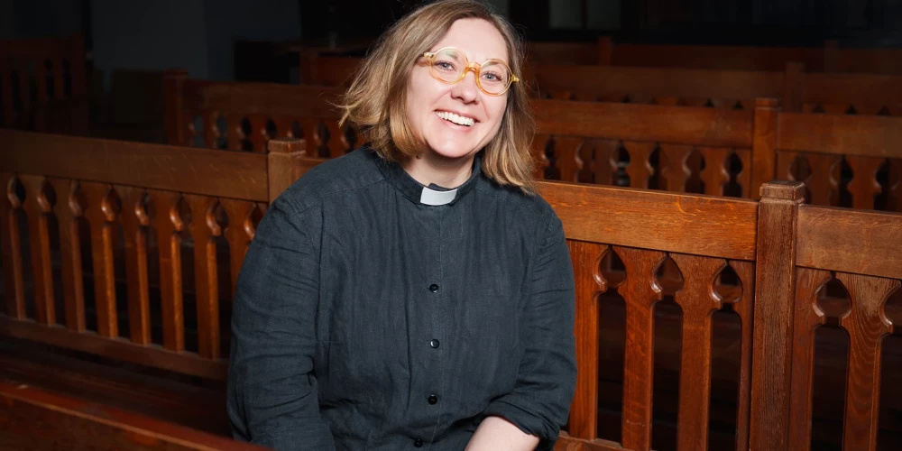 Mācītāja Arta Skuja: “No eņģeļa sievas saņem uzdevumu, dot tālāk Jēzus mācekļiem ziņu, ka Viņš ir augšāmcēlies.”