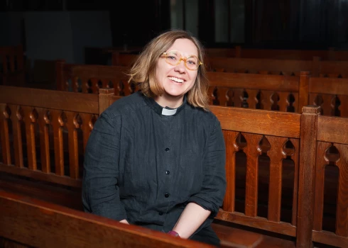 Mācītāja Arta Skuja: “No eņģeļa sievas saņem uzdevumu, dot tālāk Jēzus mācekļiem ziņu, ka Viņš ir augšāmcēlies.”