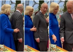 VIDEO. Karaliene Kamilla sasmīdina karaļnama fanus, kad izmisīgi cenšas pievērst karaļa Čārlza uzmanību apmeklējuma laikā