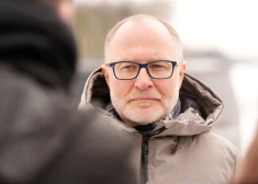 Par "nespēju nodrošināt Latvijas gaisa telpas drošību" prasa aizsardzības ministra Andra Sprūda demisiju