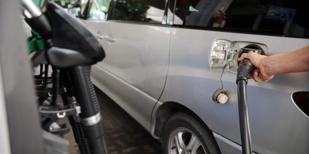  Dīzeļdegviela maksā jau vairāk nekā divus eiro par litru.