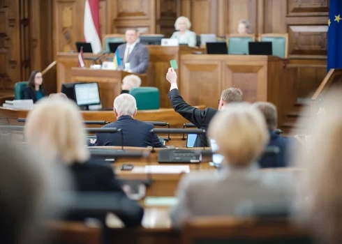 Законопроект поддержали 83 депутата Сейма.